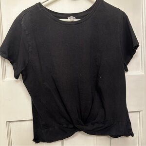 ⭐️ Kismet XL Crop Twist Black Short Sleeve Tee